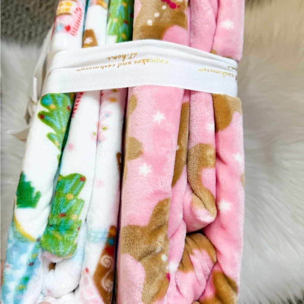 Gingerbread Lane Fleece Throw 2 Pack